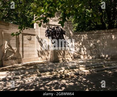 Das anglo-belgische Denkmal von 1920 auf dem Victoria Embankment, London; ein Geschenk aus Belgien, entworfen von Sir Reginald Blomfield, Bronze von Victor Rousseau Stockfoto