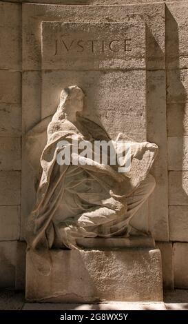 Ehrengravur auf dem anglo-belgischen Denkmal 1920 am Victoria Embankment, London; ein Geschenk aus Belgien, entworfen von Sir Reginald Blomfield Stockfoto