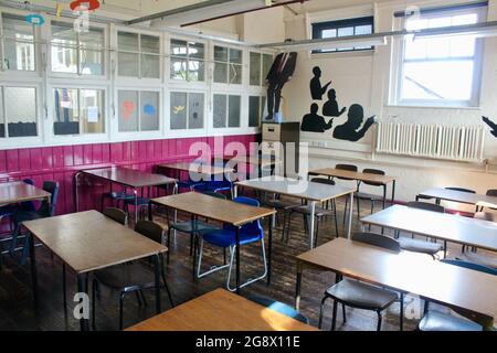 Ein leeres politisches Klassenzimmer in einer alten englischen Sekundarschule in london, england Stockfoto
