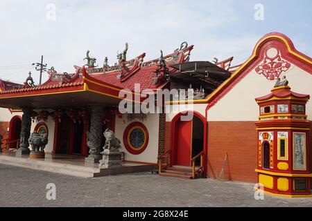 Ein weiterer Teil des tjoe hwie kiong Tempelgebäudes in Kediri, Ost-Java, Indonesien Stockfoto