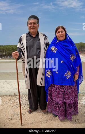 Ethnisches Bakhtiari-Paar in traditioneller Kleidung in Shiraz, Iran Stockfoto