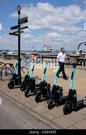 Beryl, Batterie, E-Scooter, E, Strand, 1, Roller, Verleih, Roller, Cowes, Isle of Wight, England, Großbritannien, Großbritannien, Großbritannien, Großbritannien, Stockfoto