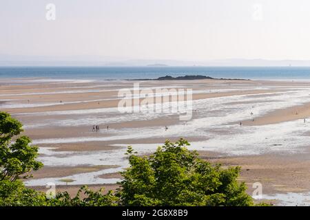 Die Rocky-Insel Black Rock zwischen Burntisland und Kinghorn, Pettycur Bay, Firth of Forth, Fife, Schottland, Großbritannien bei Ebbe Stockfoto