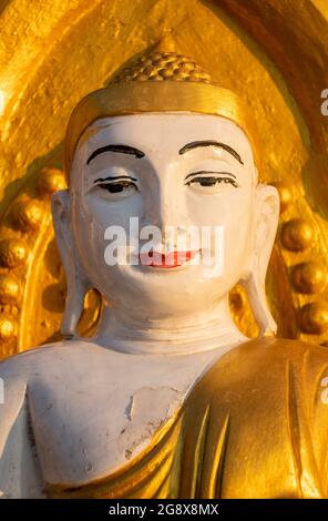 Kyaik Tan Lan oder Kyaikthanlan Pagode in Mawlamyine, Gesicht und Schultern Stockfoto