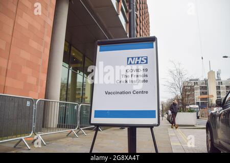 NHS COVID-19 Impfzentrum am Francis Crick Institut in St. Pancras. London, Großbritannien Januar 2021 Stockfoto