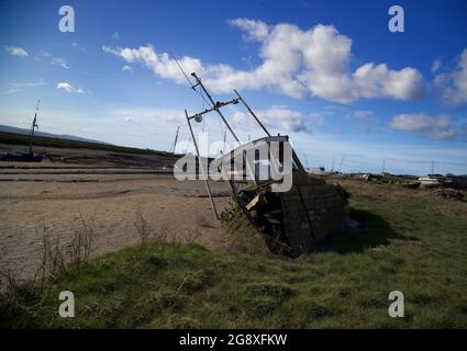 Splitwreck verfällt an der Küste Stockfoto