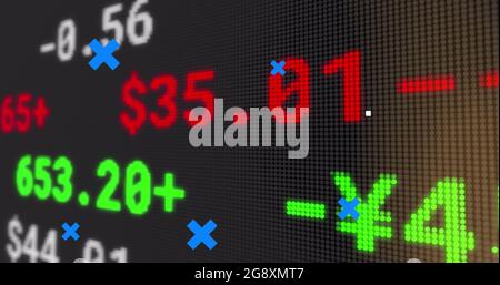 Bild von blauen Kreuzen über der Datenverarbeitung auf Diagrammen und Finanzschnittstellen Stockfoto