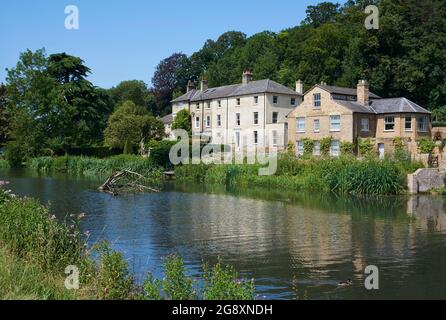 Mühlenhaus am Fluss Lea zwischen Hertford und Ware im Sommer, Hertfordshire, Großbritannien Stockfoto