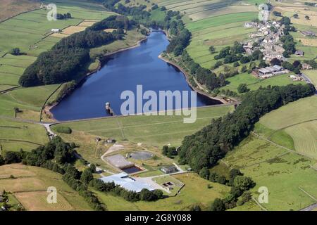 Luftaufnahme des Lower Laithe Reservoir, Stanbury, Keighley, West Yorkshire Stockfoto