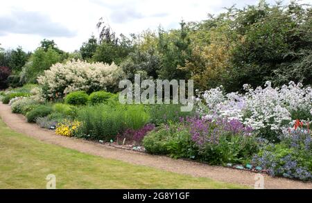 Gemischte Grenze in den Breezy Knees Gardens Stockfoto