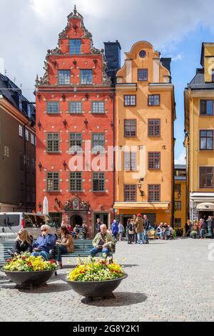 Stockholm, Schweden - 20. Mai 2015: Stortorget Platz in Stockholm Stadt mit ruhenden Menschen. Stadtbild Stockfoto