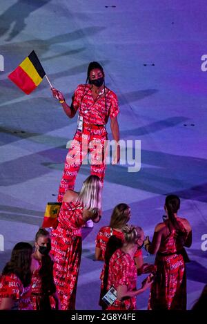 Der belgische Athlet Nafissatou Nafi Thiam, aufgenommen während der Eröffnungszeremonie der Olympischen Spiele 2020 in Tokio, Japan, am Freitag, den 23. Juli 2021. T Stockfoto