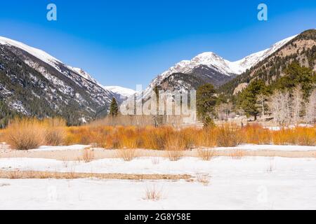 Schneebedeckte Winterberge im Rocky Mountain National Park, Colorado Stockfoto
