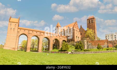 Das Schloss Kwidzyn wurde 1233 erbaut und ist ein schönes Beispiel für die Architektur der deutschen Ritterburgen. Es ist berühmt für seine roten Backsteine und seine ungewöhnliche Form Stockfoto