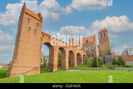 Das Schloss Kwidzyn wurde 1233 erbaut und ist ein schönes Beispiel für die Architektur der deutschen Ritterburgen. Es ist berühmt für seine roten Backsteine und seine ungewöhnliche Form Stockfoto