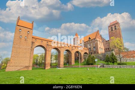 Das Schloss Kwidzyn wurde 1233 erbaut und ist ein schönes Beispiel für die Architektur der deutschen Ritterburgen. Es ist berühmt für seine roten Backsteine und seine ungewöhnliche Form Stockfoto