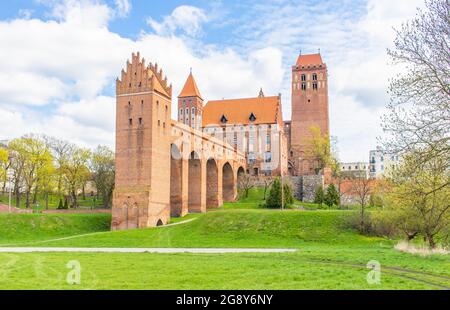 Das Schloss Kwidzyn wurde 1233 erbaut und ist ein schönes Beispiel für die Architektur der deutschen Ritterburgen. Es ist berühmt für seine roten Backsteine und seine ungewöhnliche Form Stockfoto