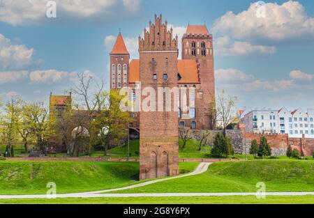 Das Schloss Kwidzyn wurde 1233 erbaut und ist ein schönes Beispiel für die Architektur der deutschen Ritterburgen. Es ist berühmt für seine roten Backsteine und seine ungewöhnliche Form Stockfoto