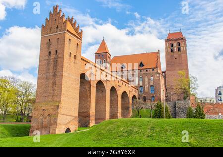 Das Schloss Kwidzyn wurde 1233 erbaut und ist ein schönes Beispiel für die Architektur der deutschen Ritterburgen. Es ist berühmt für seine roten Backsteine und seine ungewöhnliche Form Stockfoto