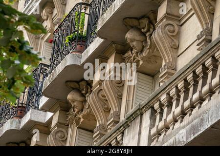 Fassade Des Pariser Gebäudes Skulptur Frauen Haupteingang Stockfoto