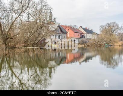 Kartuzy liegt nur 30 km von Danzig entfernt und ist ein kleines Dorf, das vom imposanten Kartäuserkloster dominiert wird, das im 14. Jahrhundert erbaut wurde Stockfoto