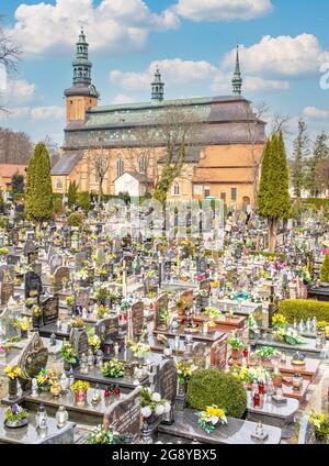 Kartuzy liegt nur 30 km von Danzig entfernt und ist ein kleines Dorf, das vom imposanten Kartäuserkloster dominiert wird, das im 14. Jahrhundert erbaut wurde Stockfoto