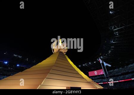 Tokio, Japan. Juli 2021. Der Kessel wird während der Eröffnungszeremonie der Olympischen Spiele 2020 in Tokio, Japan, am 23. Juli 2021 angezündet. Quelle: Li Ming/Xinhua/Alamy Live News Stockfoto