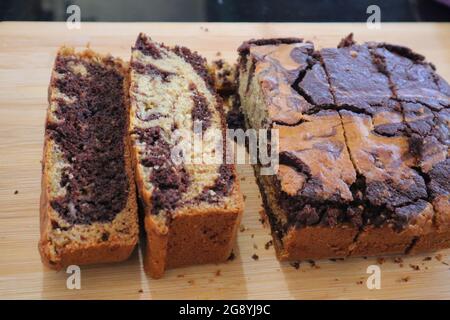 Marmorkuchen in Scheiben Stockfoto