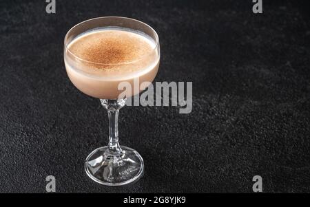 Alexander Cocktail aus Cognac, Creme und Creme de Cacao Stockfoto