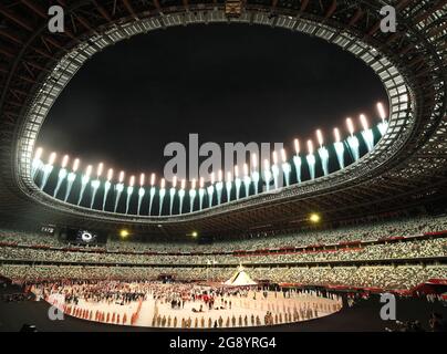 Tokio, Japan. Juli 2021. Das Feuerwerk markiert den Abschluss der Eröffnungsfeier der Olympischen Sommerspiele in Tokio, Japan, am Freitag, den 23. Juli 2021. Foto von Bob Strong/UPI. Kredit: UPI/Alamy Live Nachrichten Stockfoto