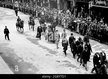 Prozession lokaler Würdenträger zur Krönung von König George V. und Königin Mary im Jahr 1911 in Nottingham, England, Großbritannien, Großbritannien Stockfoto