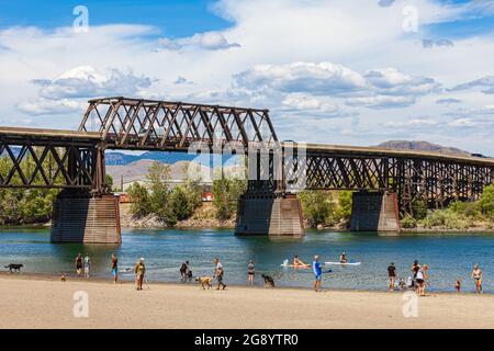 Die historische Red Bridge über den South Thompson River in Kamloops British Columbia, Kanada Stockfoto
