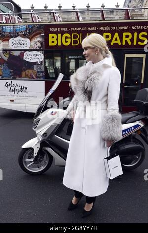Streetstyle auf der Paris Fashion Week - Frankreich Stockfoto