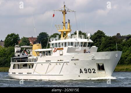 Die niederländische Marine trainiert das Schiff VAN KINSBERGEN im Nord-Ostsee-Kanal Stockfoto