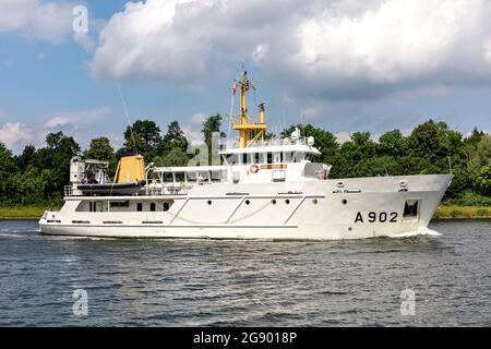 Die niederländische Marine trainiert das Schiff VAN KINSBERGEN im Nord-Ostsee-Kanal Stockfoto