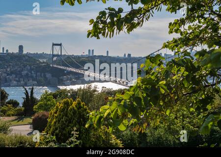 Die Fatih Sultan Mehmet Brücke in Istanbul, Türkei Stockfoto