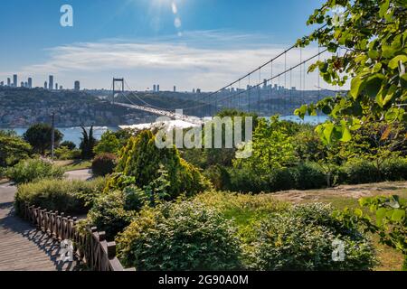 Die Fatih Sultan Mehmet Brücke in Istanbul, Türkei Stockfoto