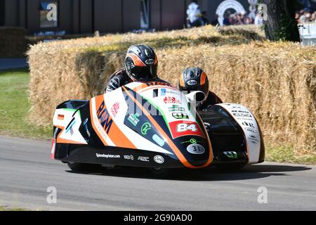 Vicky Cooke, Maria Costello, LCR Kawasaki F2, 110 Jahre Mountain Course, Goodwood Festival of Speed, die Maestros - Motorsport's Great All-Roun Stockfoto