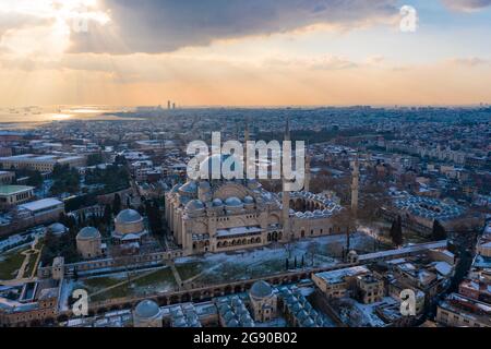 Türkei, Istanbul, Luftansicht der Suleymaniye Moschee bei Sonnenuntergang Stockfoto