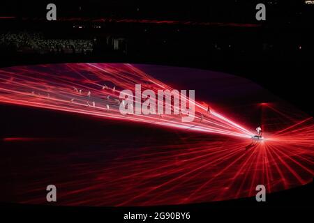 Tokio, Japan. März 2021. Aufführung während der Eröffnungsfeier der Olympischen Spiele in Tokio im Olympiastadion am Freitag, den 23. Juli 2021 in Tokio. (Bild: © Paul Kitagaki Jr./ZUMA Press Wire) Stockfoto