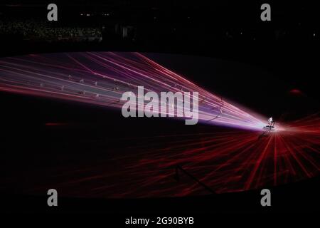 Tokio, Japan. März 2021. Aufführung während der Eröffnungsfeier der Olympischen Spiele in Tokio im Olympiastadion am Freitag, den 23. Juli 2021 in Tokio. (Bild: © Paul Kitagaki Jr./ZUMA Press Wire) Stockfoto