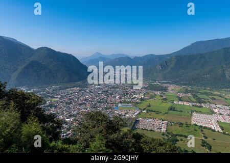 Mexiko, Veracruz, Orizaba, klarer Himmel über dem Orizaba-Tal im Sommer Stockfoto