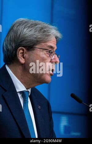 Paolo Gentiloni, EU-Kommissar für Wirtschaft, bei der informellen Videokonferenz der Außen- und Innenminister auf der Tagung des Europäischen Rates über die externen Aspekte der Migrationspolitik der EU im Rahmen des neuen Pakts für Migration und Asyl. Brüssel, Belgien. Stockfoto