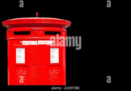 Royal Mail Säule Box mit doppelter Öffnung, High Street, Nantwich, Ches hire, England, Vereinigtes Königreich Stockfoto