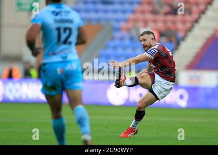 Wigan, Großbritannien. Juli 2021. Jackson Hastings (31) von Wigan Warriors tritt am 7/23/2021 in Wigan, Großbritannien, um das Tor. (Foto von Conor Molloy/News Images/Sipa USA) Quelle: SIPA USA/Alamy Live News Stockfoto