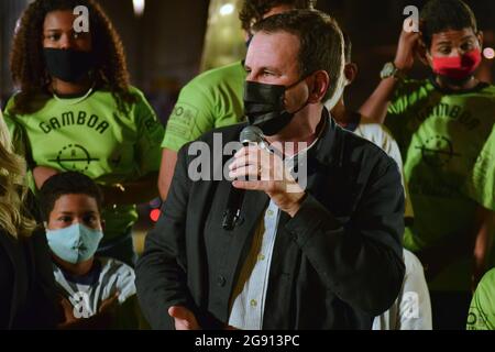 Rio de Janeiro, Brasilien. Juli 2021. (SPO) Reaktivierungszeremonie des olympischen Scheiterhaufen in Rio de Janeiro. 22. Juli 2021, Rio de Janeiro, Brasilien: Die Zeremonie fand am Donnerstag (22) in Candelaria statt, wo die Stadt Rio nach den Olympischen Spielen 2016 zum ersten Mal den olympischen Scheiterhaufen entzündete. Die Eröffnungszeremonie der Olympischen Spiele in Tokio findet heute (23) statt. Der Bürgermeister von Rio de Janeiro, Eduardo Paes, und der japanische Konsul, Ken Hashiba, nehmen an der Zeremonie Teil. (Bild: © Silvia Machado/TheNEWS2 via ZUMA Press Wire) Bild: ZUMA Press, Inc./Alamy Live News Stockfoto