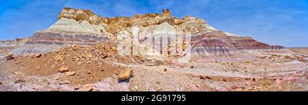 Blick auf die nordöstliche Basis des Achate Plateau im Petrified Forest National Park Arizona. Stockfoto