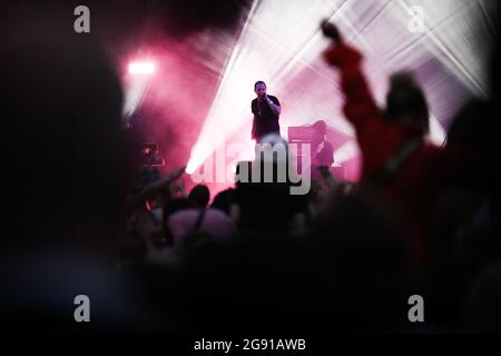 Mike Skinner of the Streets tritt am 7/23/2021 auf der Hauptbühne des Day One of Tramlines Festival in auf. (Foto von Isaac Parkin/News Images/Sipa USA) Quelle: SIPA USA/Alamy Live News Stockfoto