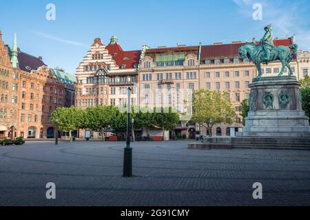 Stortorget Platz und die Statue des Königs Karl X. Gustav von Schweden - Malmö, Schweden Stockfoto