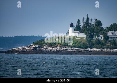 Burnt Island Light House ist ein funktionstüchler Leuchtturm auf einer 5 Hektar großen Insel, die nur mit dem Boot erreichbar ist. Stockfoto